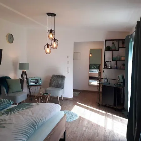 Апартаменты Weinlodge Am Geissberg Eberstadt