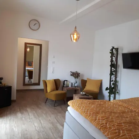 Апартаменты Weinlodge Am Geissberg Eberstadt