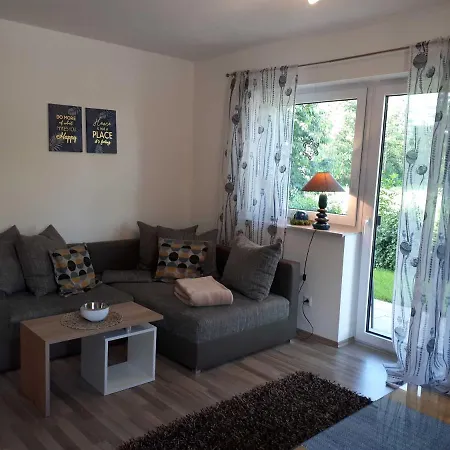 Апартаменты Weinlodge Am Geissberg Eberstadt